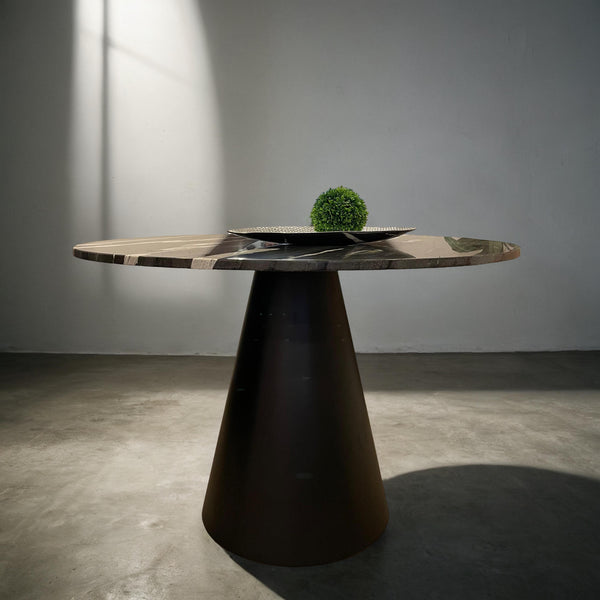 Mesa Aprilia / Aprilia table