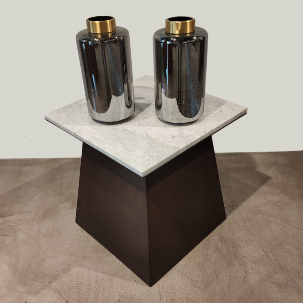 Mesa lateral cubierta de marmol/ Side table marble top*