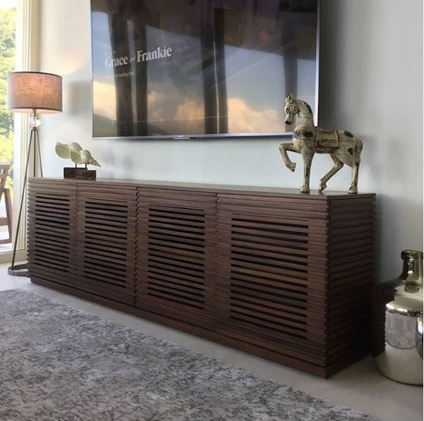 Consola Tv con rejilla / Grid TV Console*