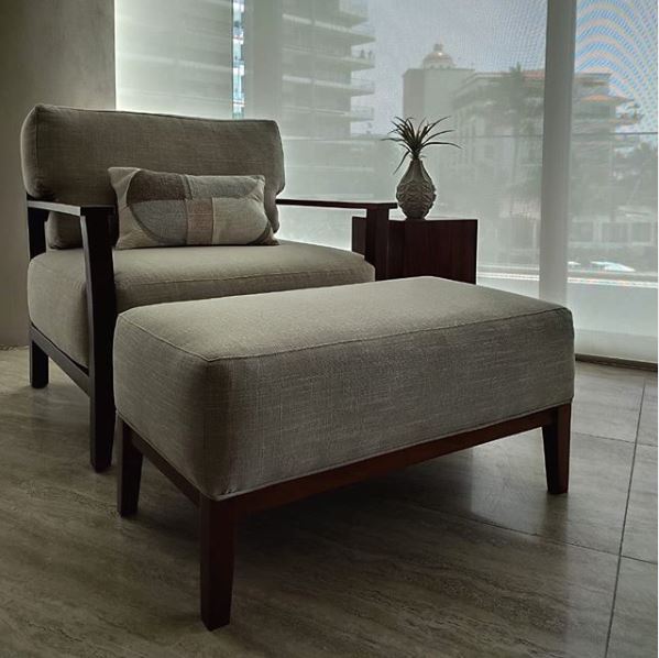 Sillón con Otoman / Armchair with Ottoman*