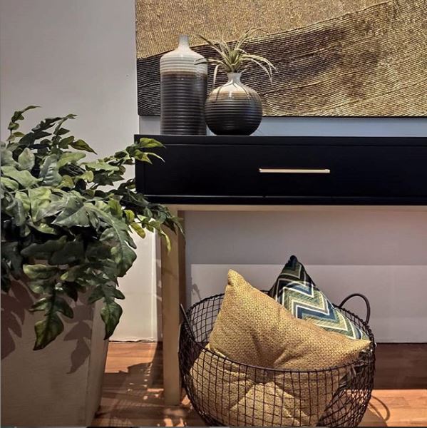 Credenza Negra / Black Credenza*