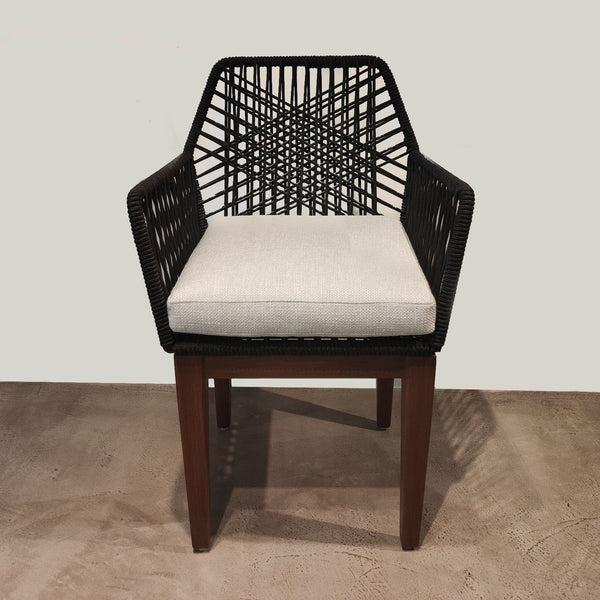Silla tejida negra/ Black woven chair*
