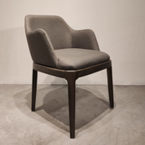 Silla tapizada con acabado laca negra / Upholstered chair finished in black lacquer