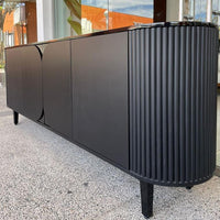 Bufetera en laca negra / Buffet with black lacquer*