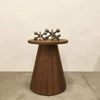 Mesa lateral cardeada /Grained wood end table*