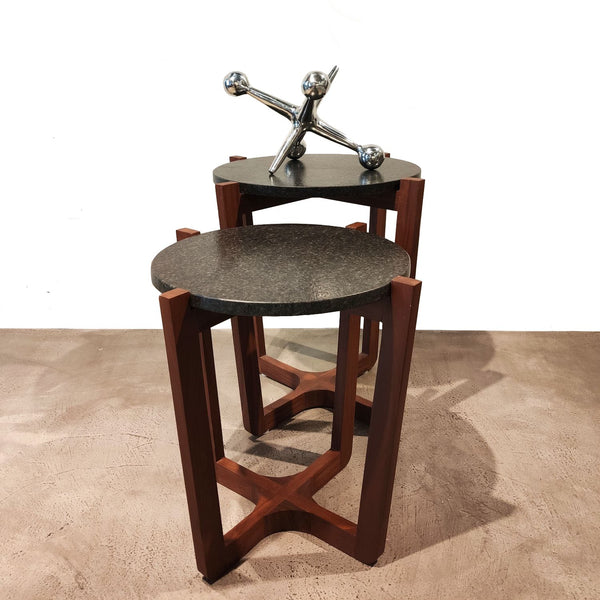 Mesa laterales cubierta de granito/ Side table granite top*