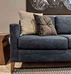 Sofá Azul con patas / Blue stain sofa*
